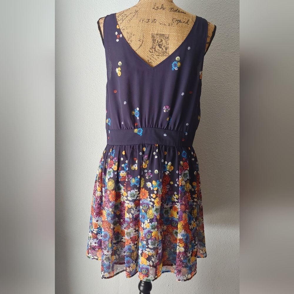 Hinge Floral Sleeveless V-Neck Dress Sz L Navy Blue